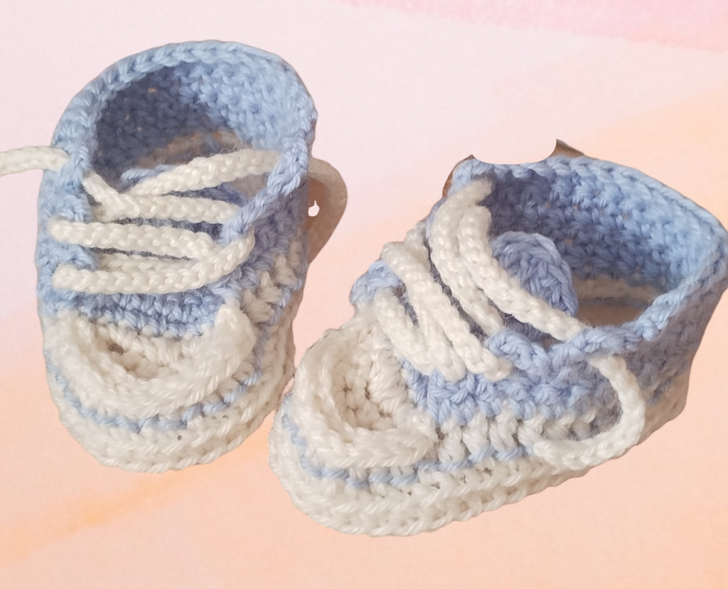 Handmade crochet baby booties in blue and white yarn by Croch'pelotes by Sophie