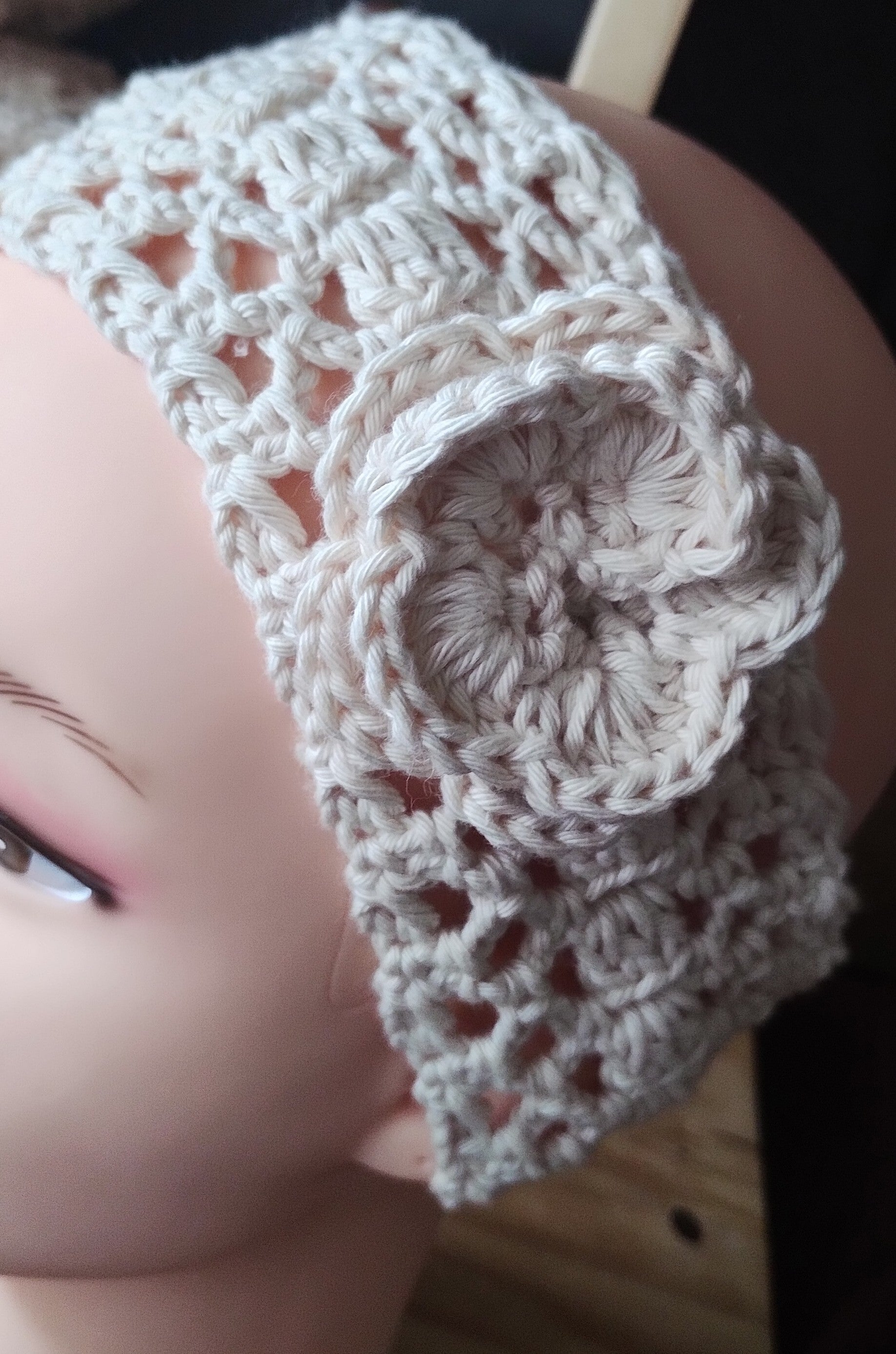 Handmade crochet floral headband in oat milk color on mannequin, Croch'pelotes by Sophie