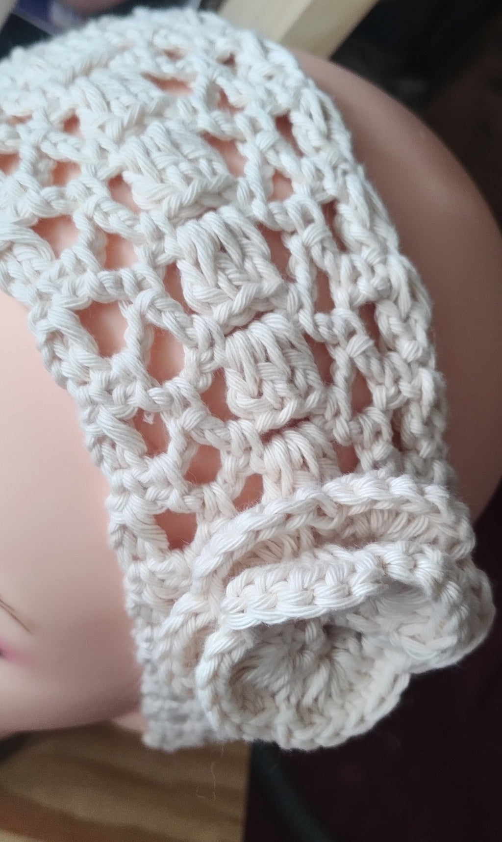 Hand-crocheted cream headband with openwork pattern and floral detail, Croch'pelotes by Sophie