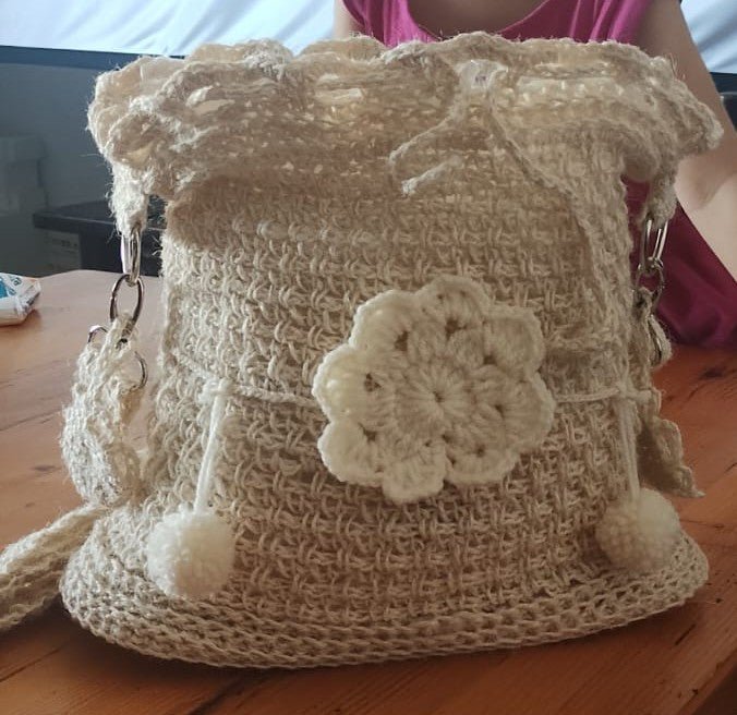 Le sac pompon fleuri - Bébé Crochet